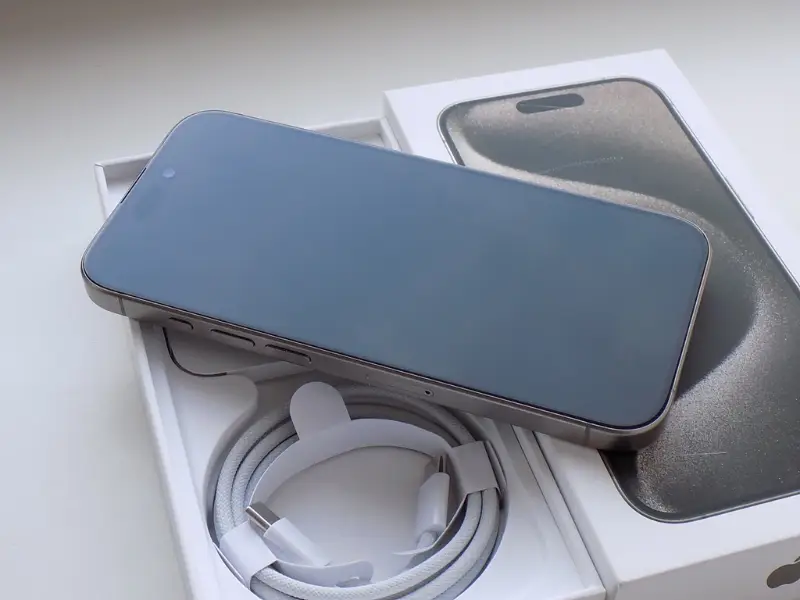 iPhone 15 Pro 128GB Přírodní titan